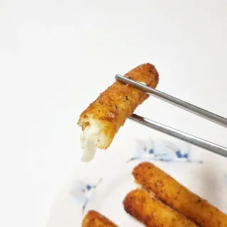 디케이식품(주) 고르곤졸라&모짜렐라 치즈스틱 400g — 4점을 준 리뷰어가 2023년 3월 올린 사용 사진