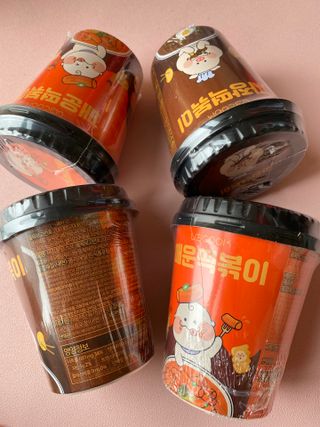 유비쿡 컵떡볶이 매운컵떡볶이2개/ 짜장컵떡볶이 2개  총 4개세트 — 5점을 준 리뷰어가 2021년 4월 올린 사용 사진
