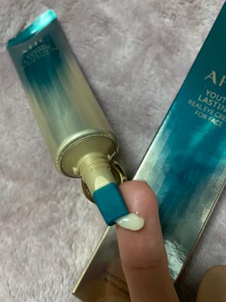 [NEW 탄력유턴 아이크림] AHC 유스 래스팅 리얼 아이크림 포 페이스 — 5점을 준 리뷰어가 2021년 2월 올린 사용 사진