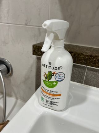 에티튜드 천연 욕실 클리너 시트러스제스트 향 (800ml) — 5점을 준 리뷰어가 2022년 9월 올린 사용 사진