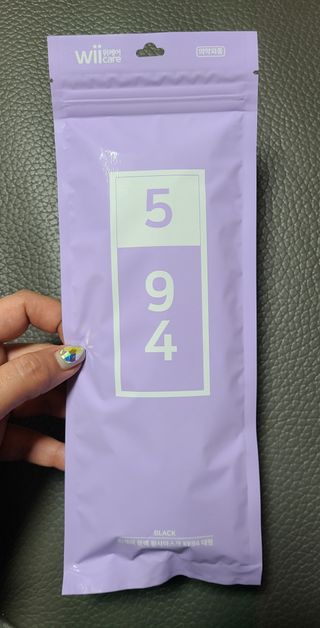 위케어 KF94 마스크 숨쉬기편한 귀안아픈마스크 국산원부자재 사용 식약처 승인 마스크 — 5점을 준 리뷰어가 2021년 3월 올린 사용 사진