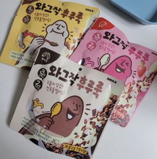 스낵스 와그작후루룩 3종_카카오2봉+아몬드2봉+딸기2봉 (총 6봉) — 5점을 준 리뷰어가 2024년 2월 올린 사용 사진