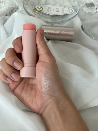바르는뷰티 데생멀티밤 식물유래성분 97 저분자콜라겐 피부수분 미백 주름개선 멀티밤스틱 — 5점을 준 리뷰어가 2021년 11월 올린 사용 사진