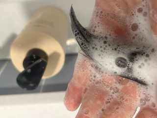 프리마인 더이상 뻣뻣하고 효과없는 탈모샴푸는 NO. 근본부터 케어하는 셀베이스 그린티샴푸(500ml) — 4.5점을 준 리뷰어가 2023년 2월 올린 사용 사진