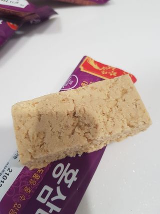 씨알푸드 건강기능식품 6년근 홍삼 함유, 바로먹는 홍삼바 30g 12개입 — 4점을 준 리뷰어가 2022년 3월 올린 사용 사진