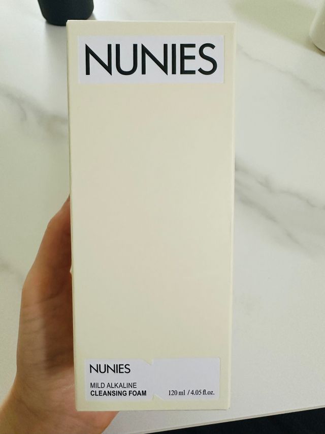 나우 [뉴니스] 약알칼리성 클렌징폼 히알루론 휩 리뷰 사진