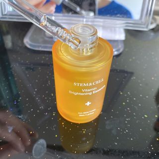 체르엠 스템앤셀 비타민 브라이트닝 에센스 30ml 1개 — 4점을 준 리뷰어가 2021년 9월 올린 사용 사진