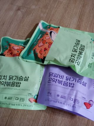 [푸딩팩토리] 요잇조잇 닭갈비 닭가슴살/김치 닭가슴살 곤약볶음밥 2종 (김치볶음밥 2개 닭갈비 볶음밥 1개) — 5점을 준 리뷰어가 2022년 7월 올린 사용 사진