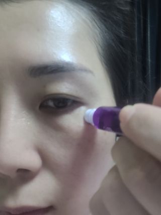크리스티앙 브르통 리프톡스 아이세럼 펩타이드 롤온 스틱 — 5점을 준 리뷰어가 2022년 10월 올린 사용 사진