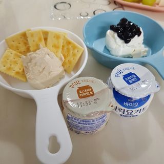 매일바이오 그릭요거트 오리지널 플레인 4개, 로스터리 커피믹스 4개 — 5점을 준 리뷰어가 2021년 12월 올린 사용 사진