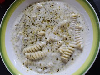 이탈리안 프리미엄 파스타 룸모 Rummo 파스타 2종 + 바질 페스토 + 블랙 트러플 페이스트 — 5점을 준 리뷰어가 2021년 7월 올린 사용 사진