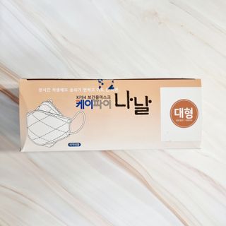 케이파이 나날마스크 [케이파이 나날] KF94 마스크 50매입 (개별포장) ,  여름에도 좋은 숨쉬기 편한 순수 국산 마스크 — 5점을 준 리뷰어가 2022년 9월 올린 사용 사진