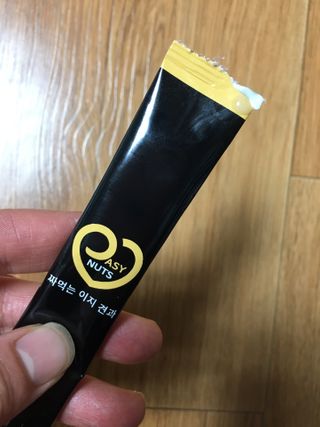 짜먹는 이지견과 짜먹는 이지아몬드, 짜먹는 이지허니피넛, 짜먹는 이지캐슈넛 각 10g X  10포 — 5점을 준 리뷰어가 2021년 2월 올린 사용 사진