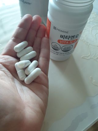 프리마인 성큼다가온 봄, 이너뷰티를 챙겨야 피부도 화사하게, 컨디션도 활기차게. 흡수율을 높인 고효율 비타민. — 5점을 준 리뷰어가 2022년 3월 올린 사용 사진