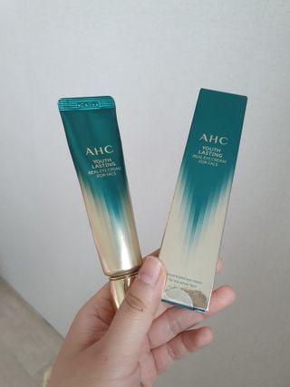 [NEW 탄력유턴 아이크림] AHC 유스 래스팅 리얼 아이크림 포 페이스 — 5점을 준 리뷰어가 2021년 4월 올린 사용 사진