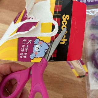 3M 스카치 어린이 양손 가위 블루/핑크색상 + 어린이 양면테이프 — 5점을 준 리뷰어가 2024년 3월 올린 사용 사진