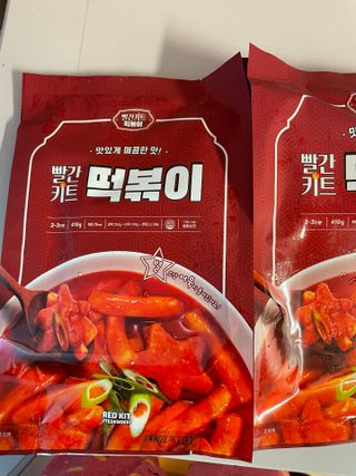 빨간키트 떡볶이 밀키트 2~3인분 매운맛 국물 떡볶이 만들기 쉬운 황금 레시피 분말 소스로 간편한 요리 — 5점을 준 리뷰어가 2021년 10월 올린 사용 사진