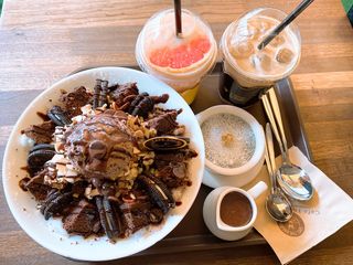카페 더달달 [더달달 역삼점] 빙수 or 와플 or 팬케이크 택1 + 쇼콜라 택1 + 음료2 — 5점을 준 리뷰어가 2021년 3월 올린 사용 사진