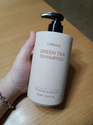 프리마인 더이상 뻣뻣하고 효과없는 탈모샴푸는 NO. 근본부터 케어하는 셀베이스 그린티샴푸(500ml) — 3점을 준 리뷰어가 2023년 5월 올린 사용 사진