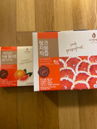 자연에온 핑크 자몽 착즙 100mL 10개입 1BOX +가 득담은 자몽 콜라겐 젤리스틱 1BOX — 5점을 준 리뷰어가 2021년 6월 올린 사용 사진