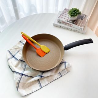모멘토 마론 프라이팬 26cm 3종 (26cm팬/26cm웍팬/호환 스티머+돔뚜껑) — 4점을 준 리뷰어가 2022년 9월 올린 사용 사진