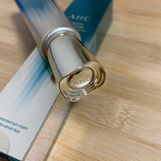 [NEW 탄력유턴 아이크림] AHC 유스 래스팅 리얼 아이크림 포 페이스 — 4점을 준 리뷰어가 2021년 2월 올린 사용 사진