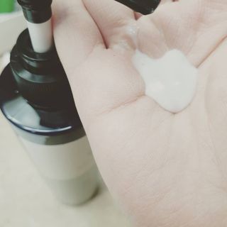 유메이 웰니스 샴푸 + 유메이 스칼프 브러쉬 — 5점을 준 리뷰어가 2022년 2월 올린 사용 사진