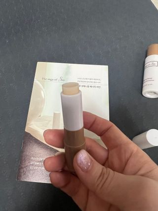 더사가오브수 [사가수] 효혜윤 보태니컬 에너지 에센스인로션 20ml /아이포올 스틱 3g — 5점을 준 리뷰어가 2023년 2월 올린 사용 사진