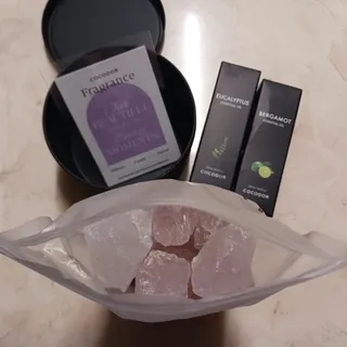 [코코도르] 스톤 에센셜 디퓨저 세트 (틴케이스+스톤+에센셜오일 20ml*2ea) — 5점을 준 리뷰어가 2024년 8월 올린 사용 사진