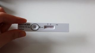 케이퓨리 아나파코 코로나 타액 자가 진단키트 1회분 3개 — 5점을 준 리뷰어가 2023년 4월 올린 사용 사진