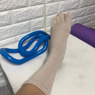 카우아이 필라테스 기어 / 스튜디오 운동을 도와주는 일체형 논슬립 발가락 양말 — 5점을 준 리뷰어가 2021년 1월 올린 사용 사진