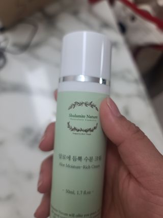 술람미네이처 자연주의 화장품ㅣ속보습 충전 + 민감/트러블 피부 진정 - 알로에 듬뿍 수분 크림 50ml — 5점을 준 리뷰어가 2022년 6월 올린 사용 사진