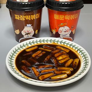 유비쿡 컵떡볶이 매운컵떡볶이2개/ 짜장컵떡볶이 2개  총 4개세트 — 5점을 준 리뷰어가 2021년 3월 올린 사용 사진