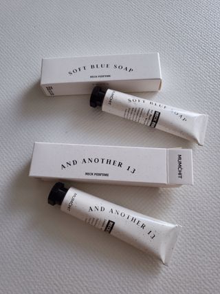 멈칫(MUMCHIT) 넥퍼퓸 NECKPERFUME 2가지 향 — 5점을 준 리뷰어가 2021년 12월 올린 사용 사진