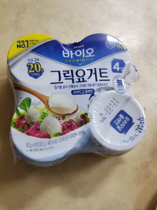 매일바이오 그릭요거트 오리지널 플레인 4개, 로스터리 커피믹스 4개 — 4점을 준 리뷰어가 2021년 12월 올린 사용 사진