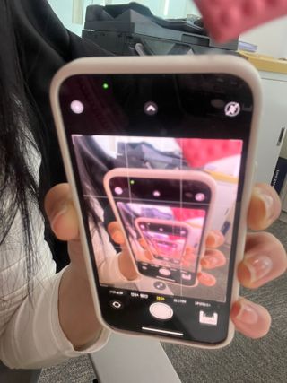 아클리브 Premium 항균 항바이러스 액정 보호필름(iPhone) — 5점을 준 리뷰어가 2022년 10월 올린 사용 사진