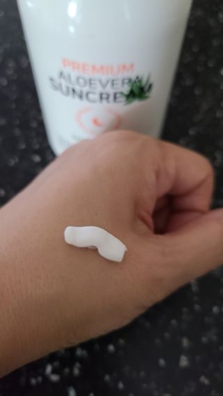 [닥터문] 프리미엄 알로에베라 선크림 500ml — 5점을 준 리뷰어가 2022년 6월 올린 사용 사진