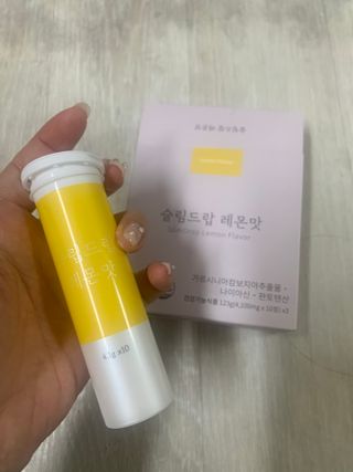 [슬림드랍] 건기식 다이어트 보조제 겸 비타민 — 2.5점을 준 리뷰어가 2021년 12월 올린 사용 사진
