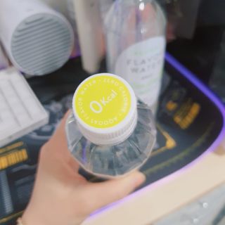 아쿠아스 플레이버워터 ★[아쿠아스] 제로칼로리 플레이버워터 복숭아/청포도 1BOX 20개입 — 5점을 준 리뷰어가 2021년 4월 올린 사용 사진