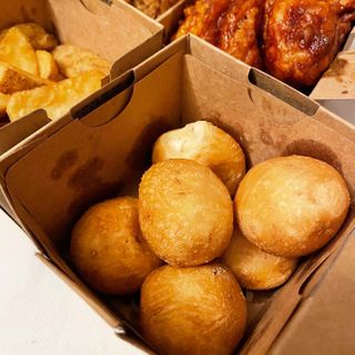 [교촌치킨 영등포역점] 치킨 메뉴 중 택1 — 5점을 준 리뷰어가 2021년 1월 올린 사용 사진