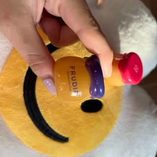 [후르디아] 올리브영 꿀과즙 립밤 2종 (블루베리/석류) — 5점을 준 리뷰어가 2022년 11월 올린 사용 사진