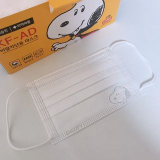 JHWORLD 스누피 마스크 정품 스누피 KF-AD 국내 비말차단 아동용 성인용 일회용 덴탈마스크 50매 — 5점을 준 리뷰어가 2021년 6월 올린 사용 사진
