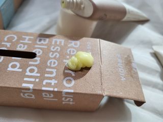 [후르디아] 끈적임 없는 착한성분 비건  핸드크림 3종 — 5점을 준 리뷰어가 2022년 12월 올린 사용 사진