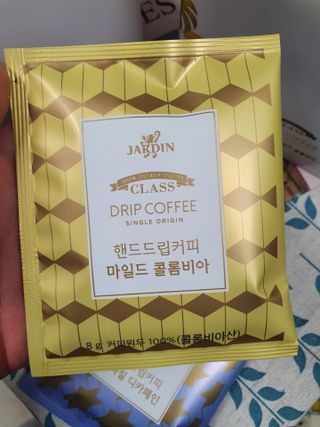 (주)쟈뎅 쟈뎅 클래스 핸드 드립 커피 10P 2종_디카페인 1종+랜덤 플레이버 1종 — 5점을 준 리뷰어가 2021년 3월 올린 사용 사진