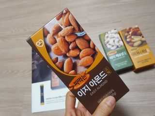 짜먹는 이지견과 짜먹는 이지아몬드, 짜먹는 이지허니피넛, 짜먹는 이지캐슈넛 각 10g X  10포 — 5점을 준 리뷰어가 2021년 2월 올린 사용 사진