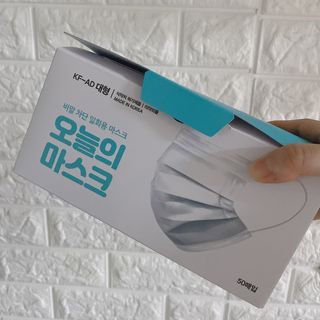 [심폐소생소] 오늘의마스크 KF-AD 비말차단 황사 여름용 마스크 — 5점을 준 리뷰어가 2021년 8월 올린 사용 사진