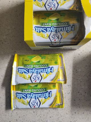 마요라 히말라야 솔트 캔디 2종-페퍼민트 맛, 라임민트 맛 — 5점을 준 리뷰어가 2022년 12월 올린 사용 사진