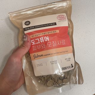 도그퓨어 피부와모질/혼합유산균/글루코사민 유기농 로스팅 사료 — 5점을 준 리뷰어가 2021년 9월 올린 사용 사진