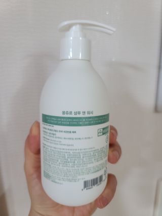 토박스코리아 몽쥬르 유아 샴푸앤워시 300ml — 5점을 준 리뷰어가 2021년 5월 올린 사용 사진