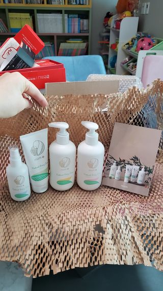 mom e 맘이 내추럴 베이비 케어 크림+바디오일 — 5점을 준 리뷰어가 2021년 2월 올린 사용 사진